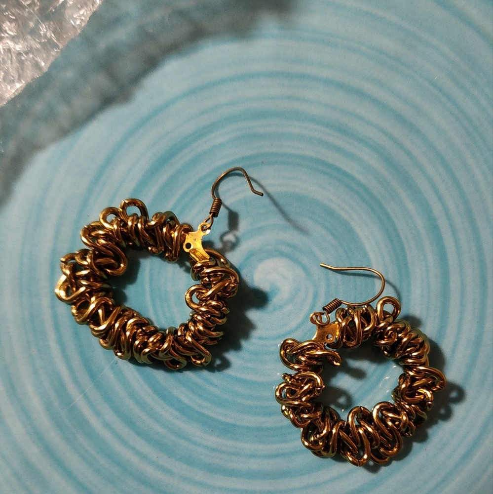 GOLD SLINKY EARRINGS